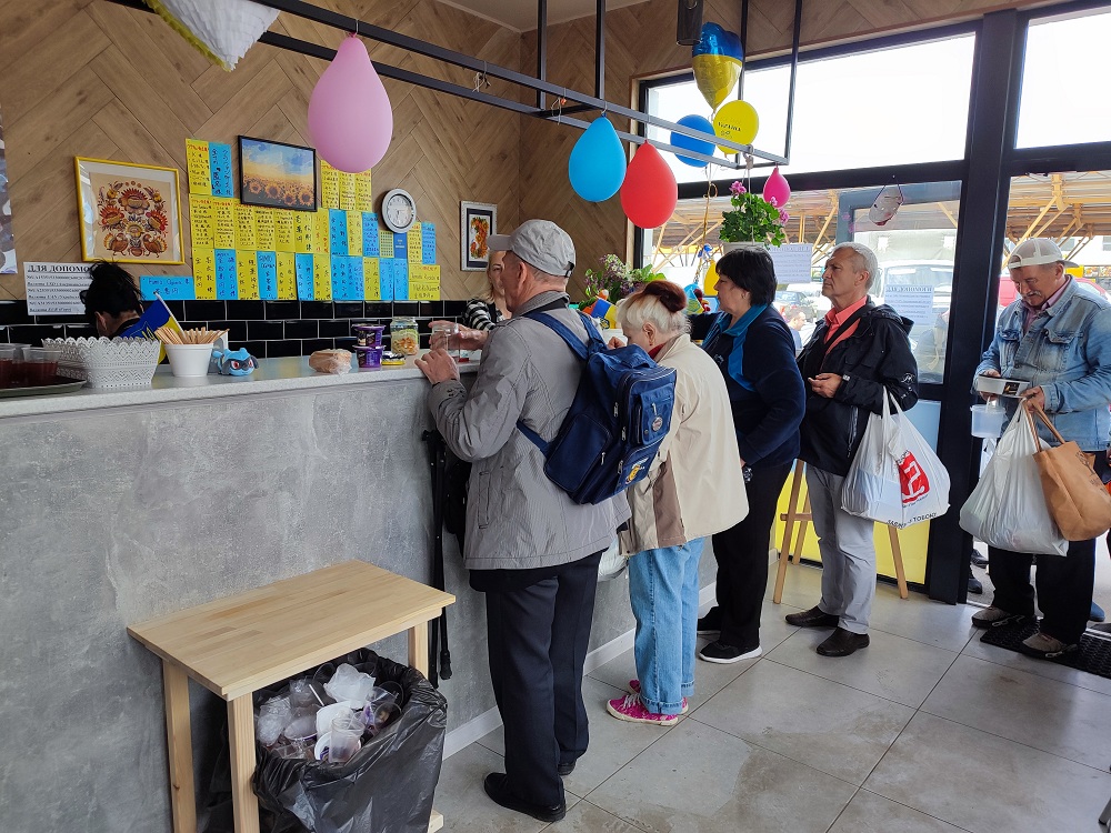 японец Фуминори открыл бесплатное кафе в Харькове