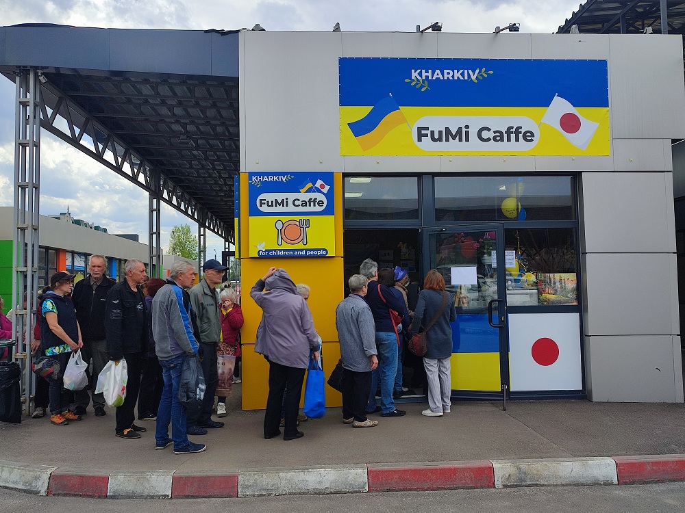 японец Фуминори открыл бесплатное кафе в Харькове