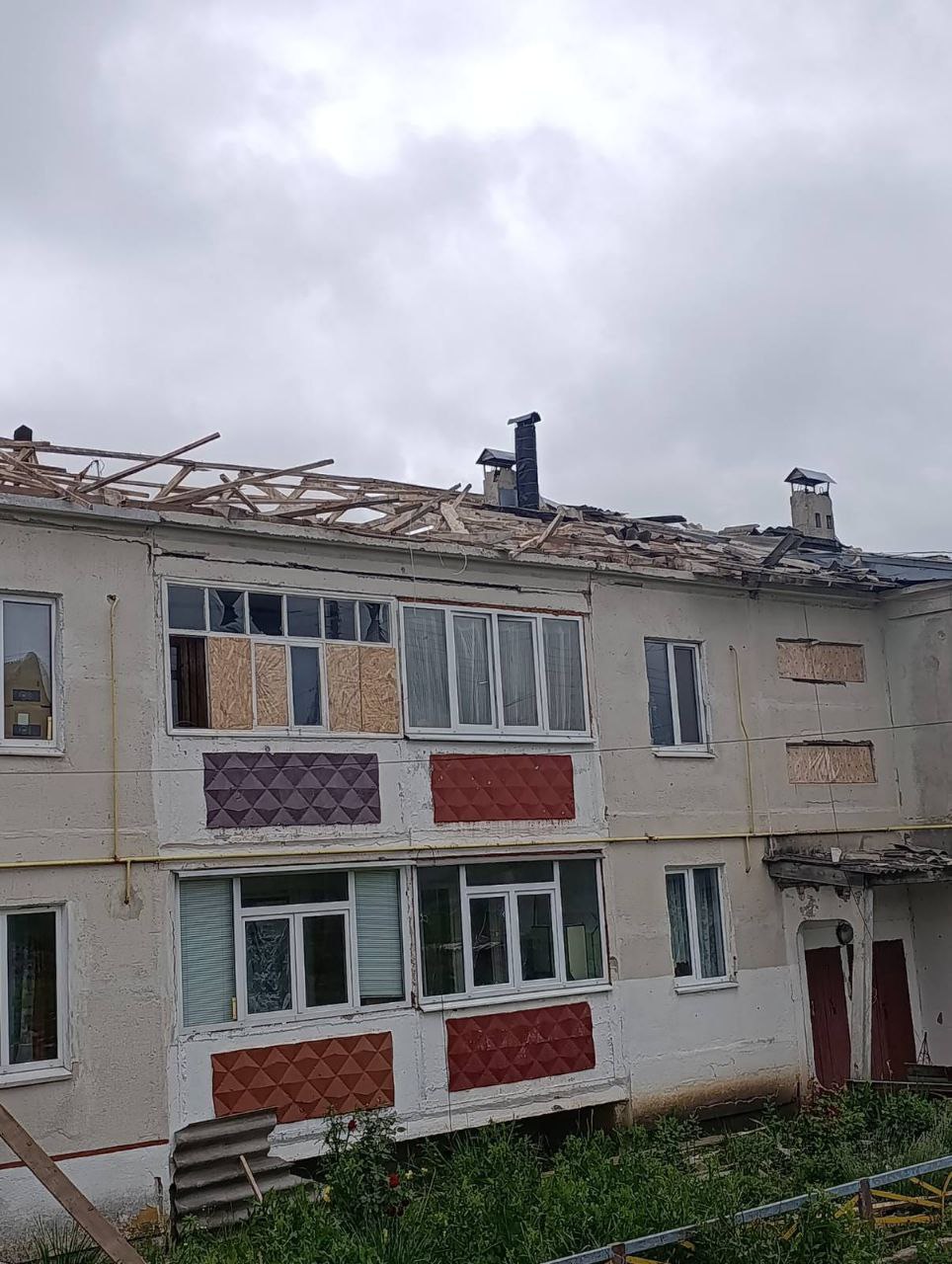На Харківщині четвертий день поспіль ворог обстрілює село