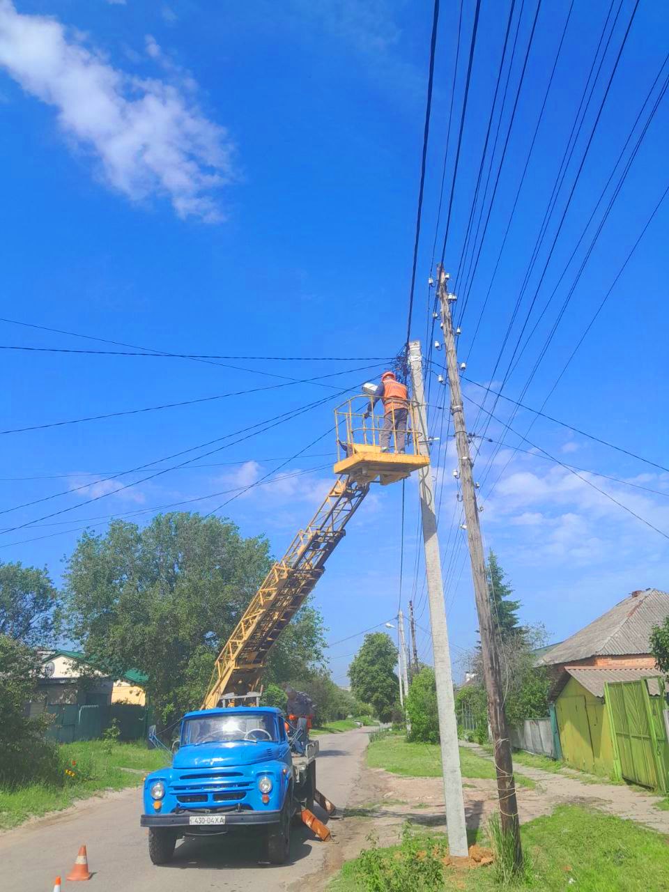 Відновлення освітлення у Харкові: за тиждень комунальники замінили сотні світильників