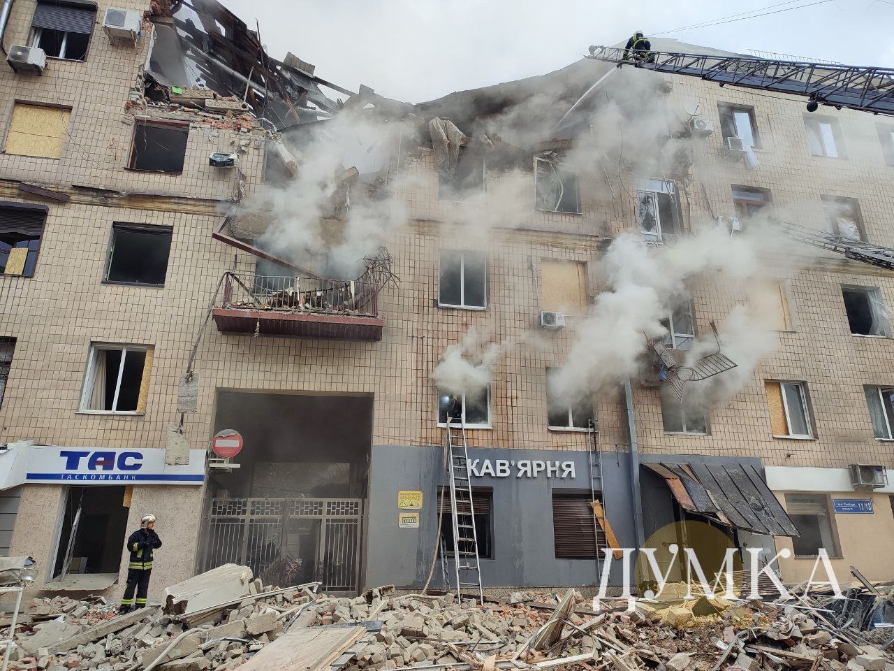 Ракетний обстріл житлової багатоповерхівки в центрі Харкова