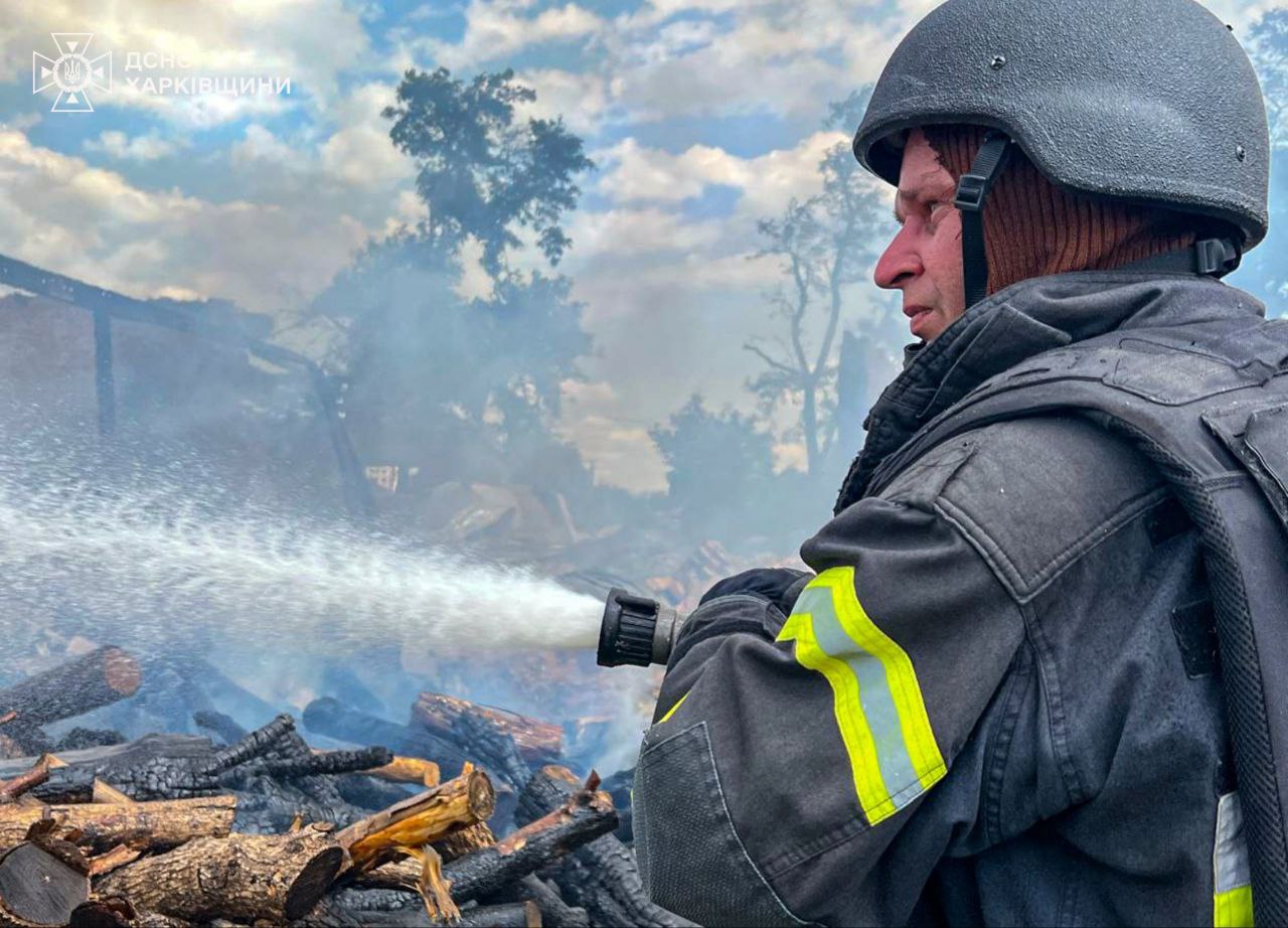 Село на Куп'янщині зазнало двох авіаударів: фото з місця