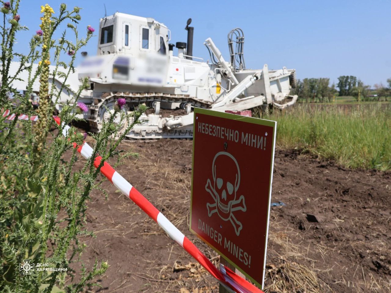 Сапери показали розмінування територій в Харківській області: залучили сучасну спецтехніку