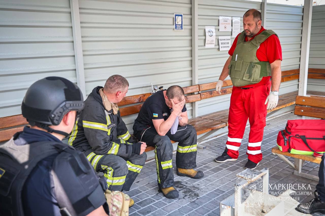 Стали відомі нові деталі обстрілу села на Харківщині: постраждали рятувальники