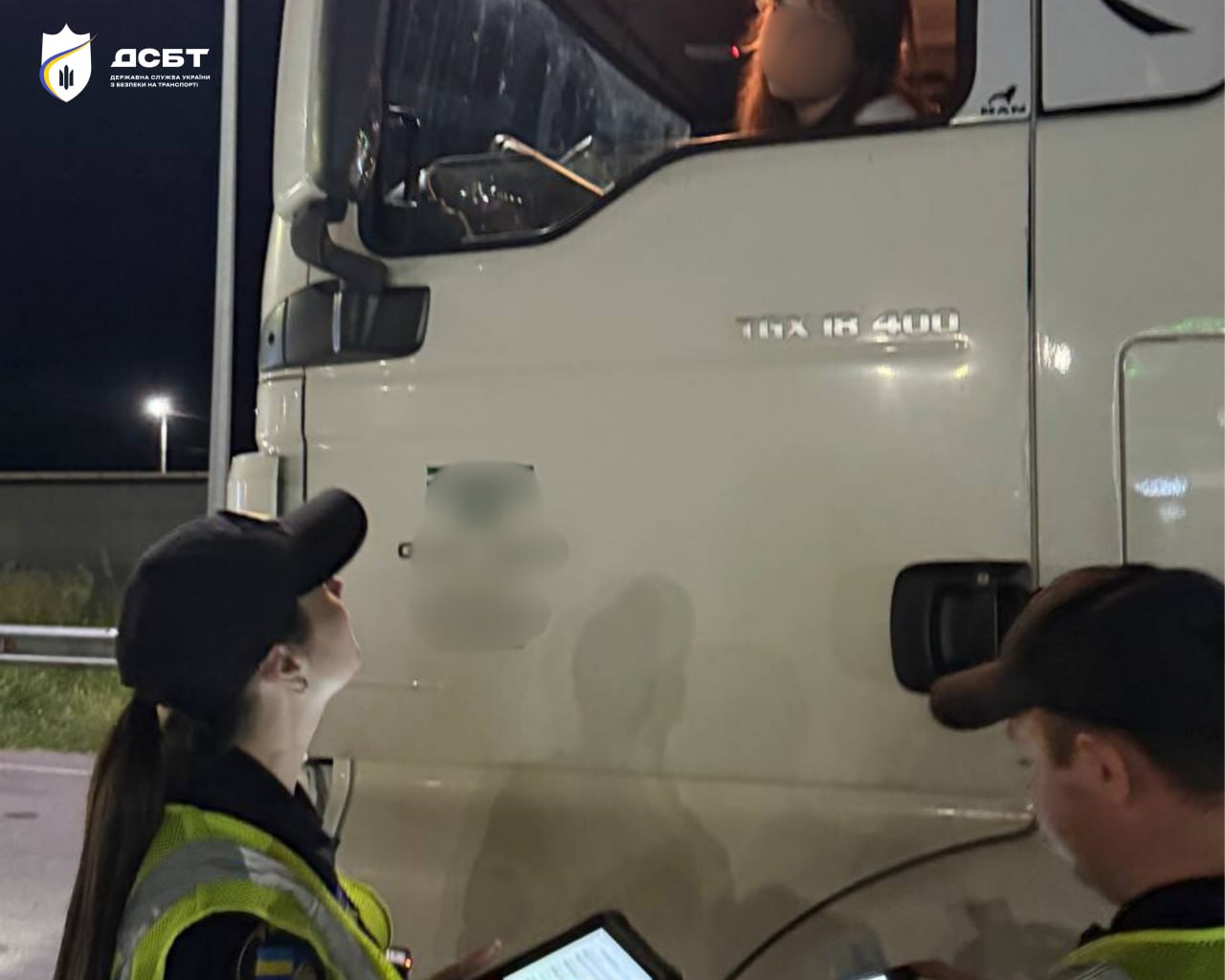 Вантажівка летіла з Харкова без зупинок: водійку спіймали після 14 годин за кермом