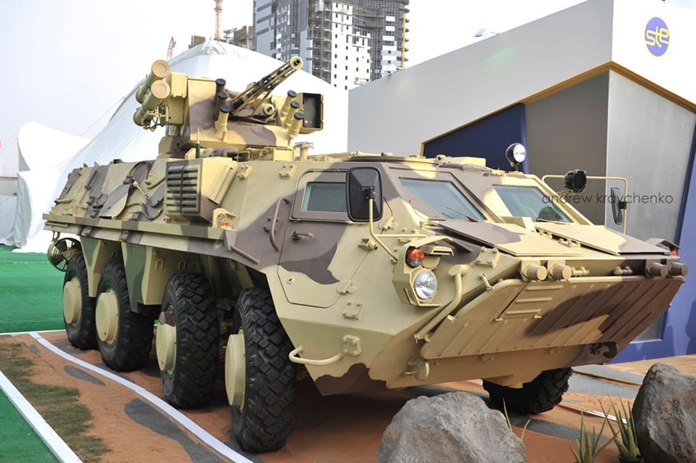 Бронетранспортер БТР-4Е на Міжнародній виставці озброєнь IDEX-2011 в Абу-Дабі (ОАЕ). Фото Armiya’UA.