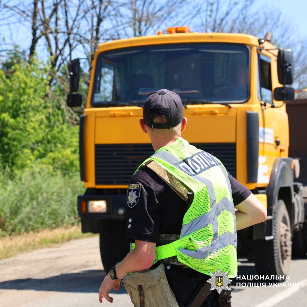 На Харківщині заборонили рух великовагового транспорту через спеку: що відомо