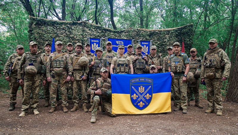 Сирський за особливу мужність відзначив бійця з Харківської області