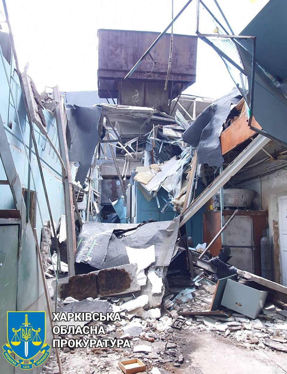 Прокурори фіксують влучання ракети, ХФТІ / Фото: прокуратура