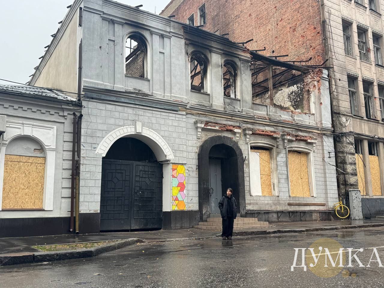 Марина Агеєнко біля дитсадка в Харкові