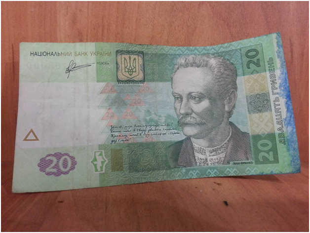 фарбовані купюри у банку