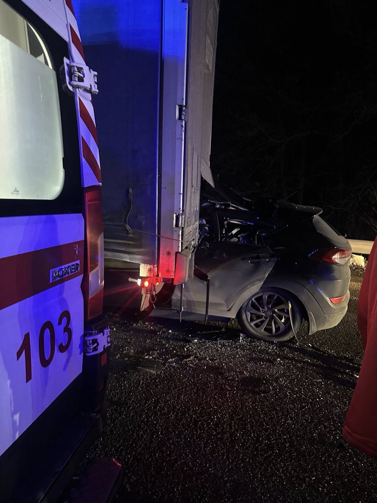 Кросовер залетів під фуру: харківська "швидка" першою надала допомогу на полтавській трасі