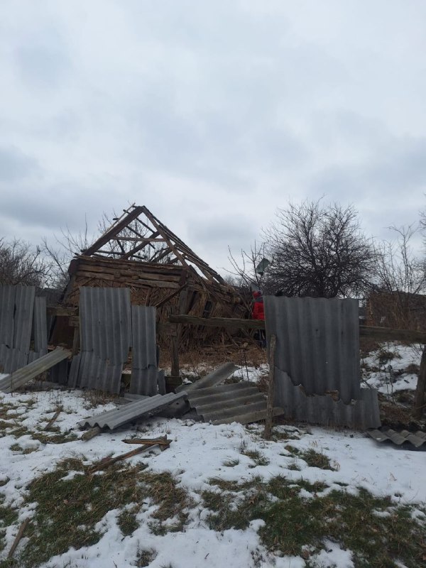 Росіяни обстріляли покинуту хату на Харківщині: кадри руйнувань