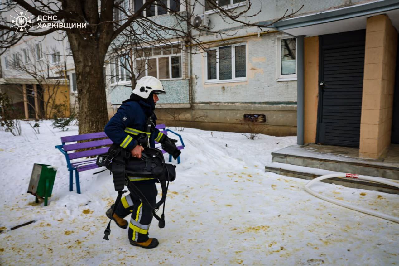 Пожежа у дев’ятиповерхівці Харкова: із задимленого будинку врятували 5 людей
