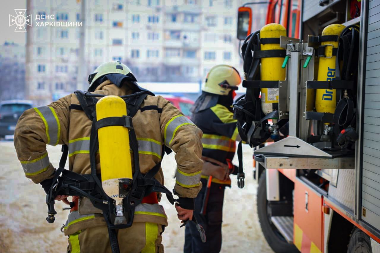 Пожежа у дев’ятиповерхівці Харкова: із задимленого будинку врятували 5 людей