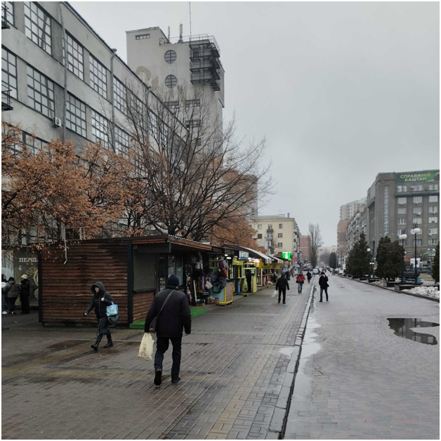 Привокзальная площадь. Именно здесь работали вокзальные 