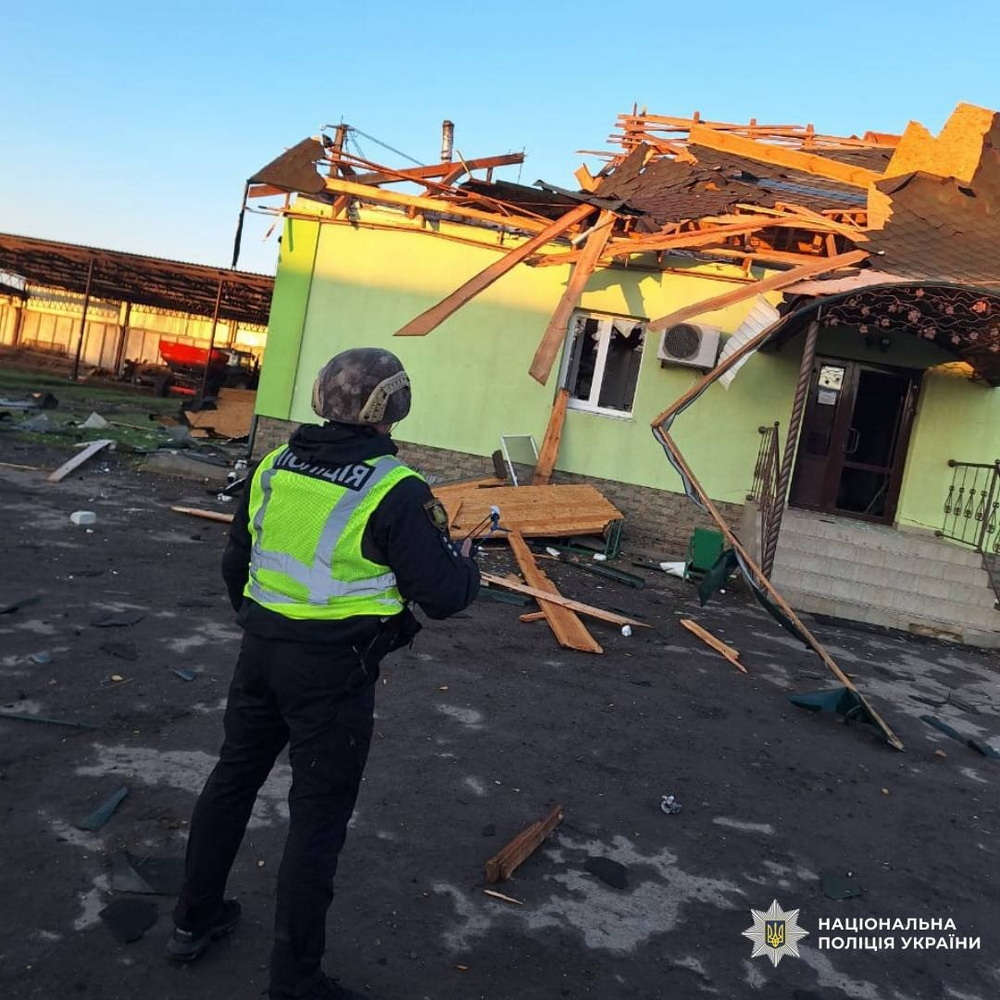 Гатили авіацією та дронами: поліція показала наслідки обстрілу Харкова та області