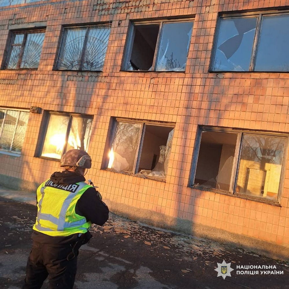 Гатили авіацією та дронами: поліція показала наслідки обстрілу Харкова та області