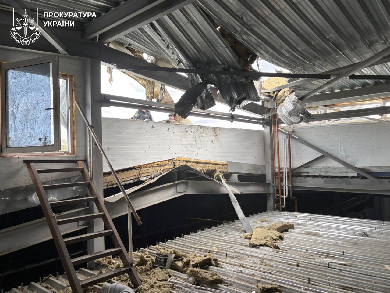 На Харківщині росіяни пошкодили мʼясокомбінат, є постраждалі