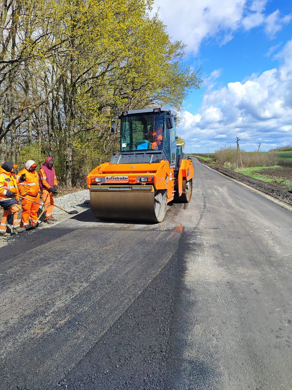На Харківщині ремонтують ключові траси для потреб оборони: виконано робіт на понад 140 млн грн