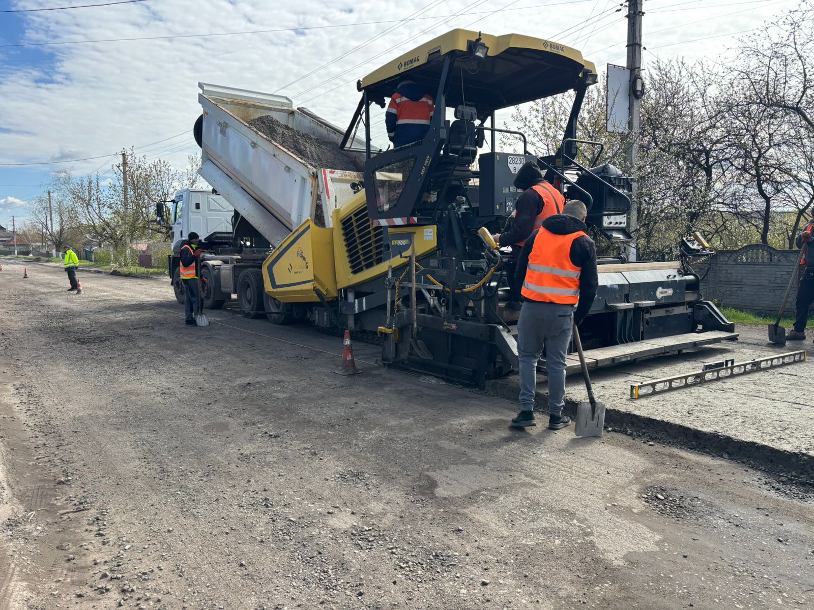 На Харківщині ремонтують ключові траси для потреб оборони: виконано робіт на понад 140 млн грн