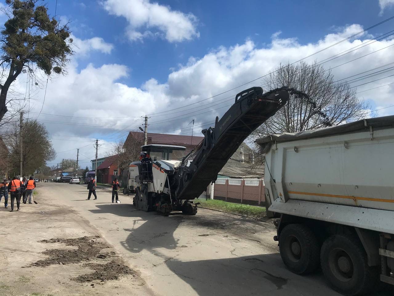 На Харківщині ремонтують ключові траси для потреб оборони: виконано робіт на понад 140 млн грн
