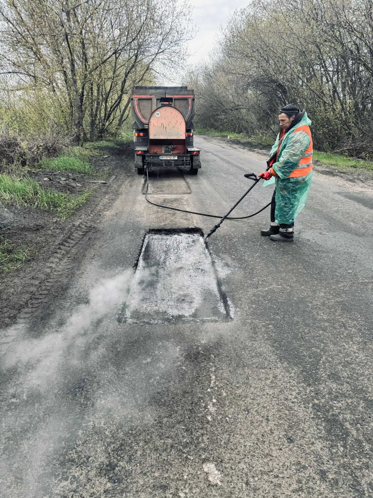 На Харківщині ремонтують ключові траси для потреб оборони: виконано робіт на понад 140 млн грн