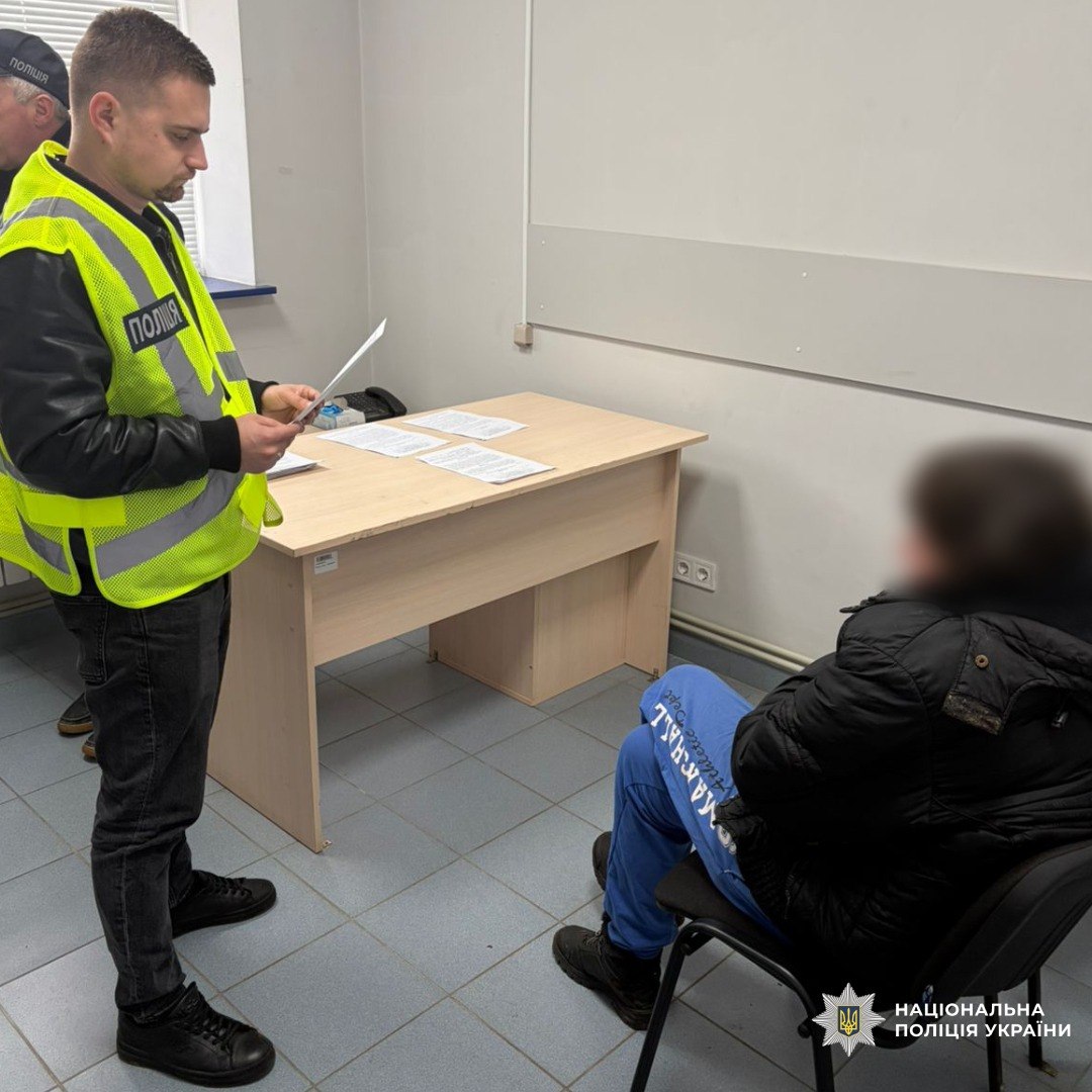 Сімейна сварка закінчилась вбивством: на Харківщині жінка зарізала 70-річного вітчима