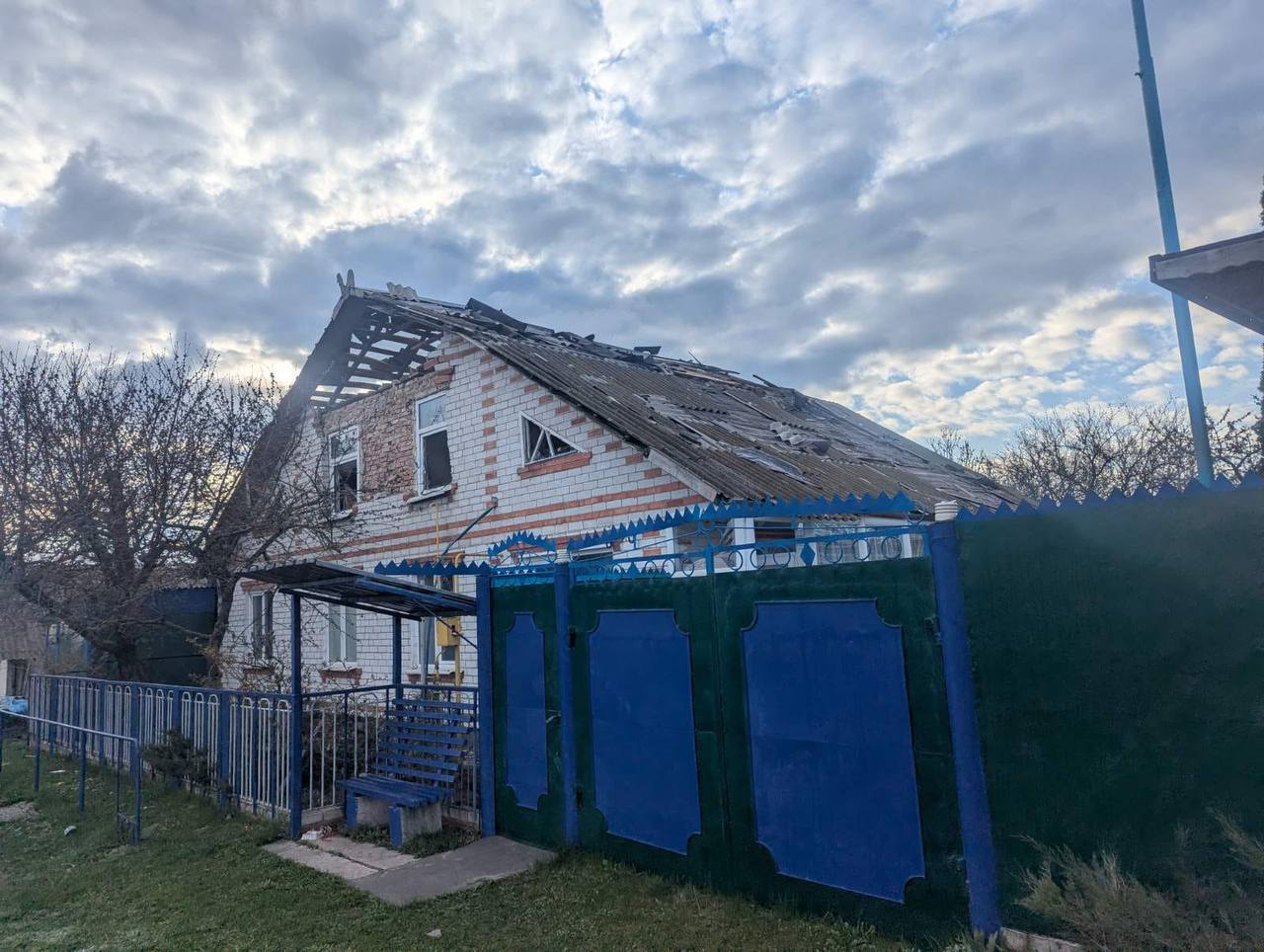 Росіяни знищили житловий будинок на Харківщині: кадри з місця