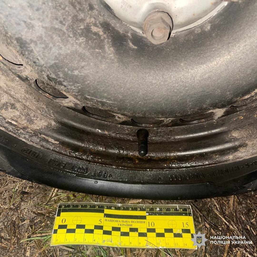 Порізав колеса та облив бензином: на Харківщині зірвали підпал машини військового