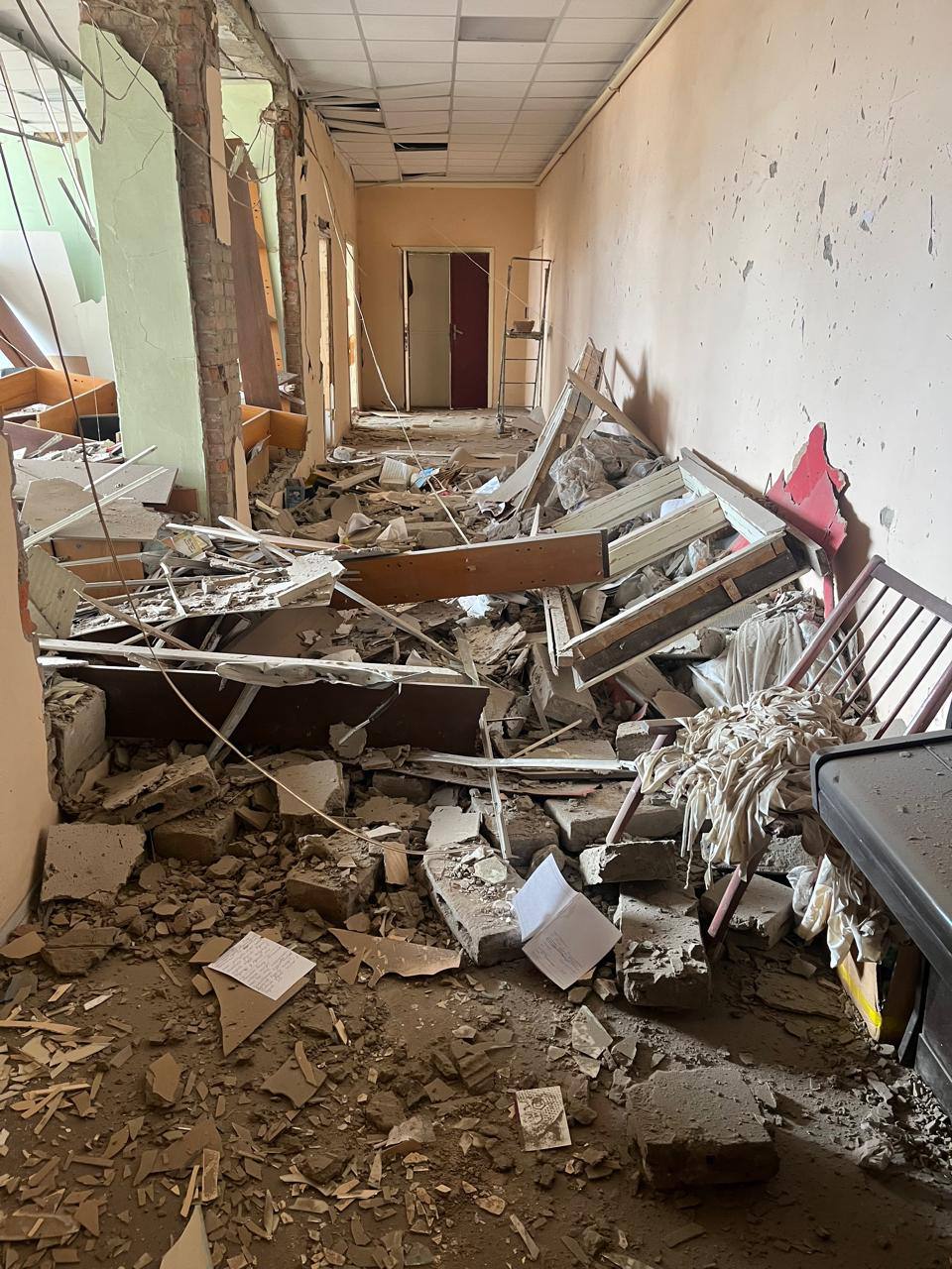 На Харківщині ворог атакував FPV-дроном приватний будинок: постраждала жінка