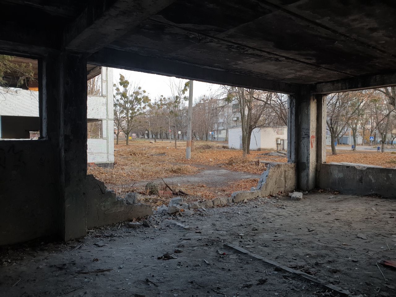 Ціну "обвалили" вдвічі: у Харкові втретє виставили на продаж пошкоджену школу
