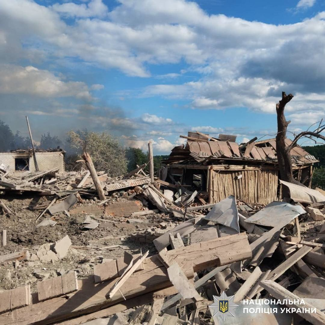 Поліція показала руйнування після ударів РФ по Харкову та області