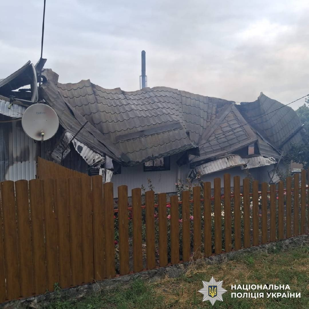 Поліція показала руйнування після ударів РФ по Харкову та області