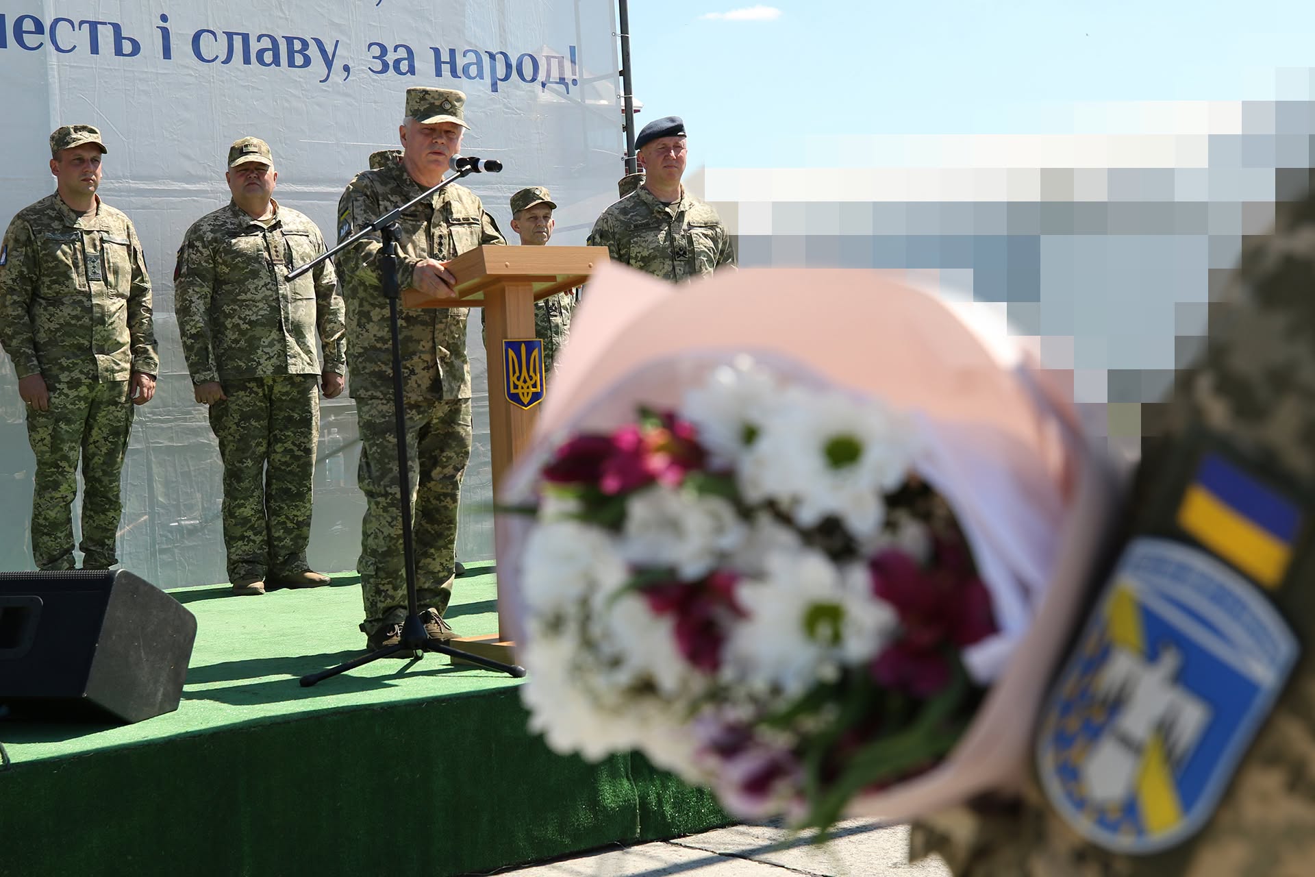 Перший випуск повномасштабної: у Харкові сотні офіцерів отримали дипломи