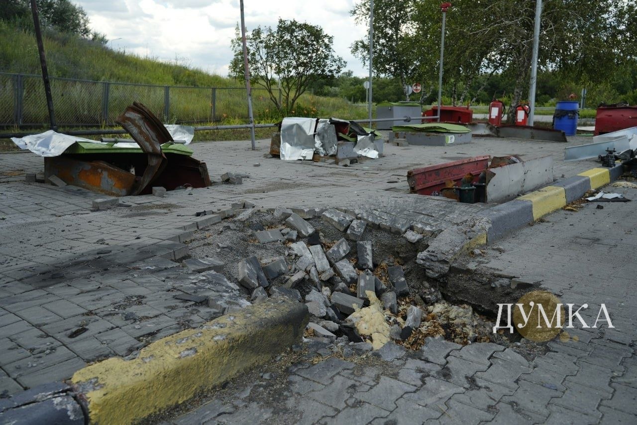 Обстрелянная АЗС