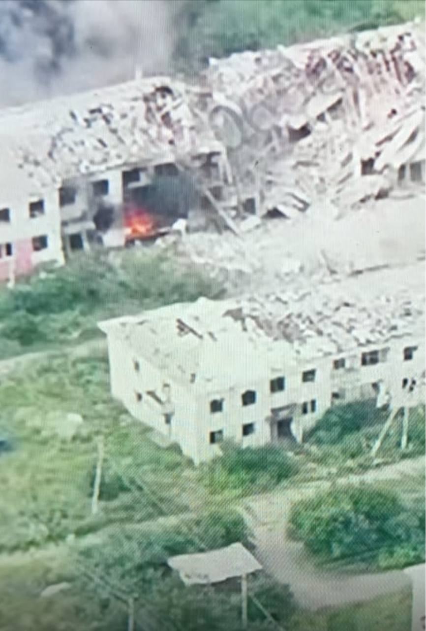 Росія з авіації обстріляла Харківщину: на підприємство впало чотири КАБ