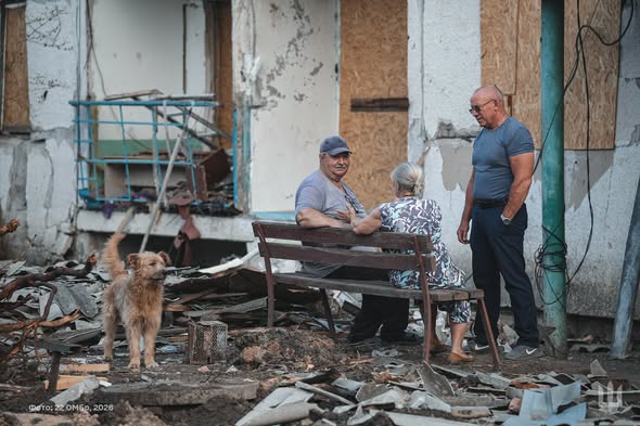 Цивільні на руїнах власних будинків: військові показали, як виглядає Золочів