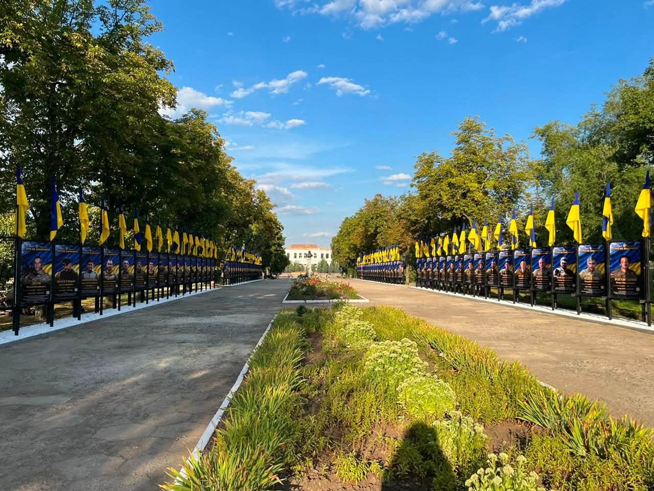 В Ізюмі відкрили Алею слави на честь полеглих Захисників України