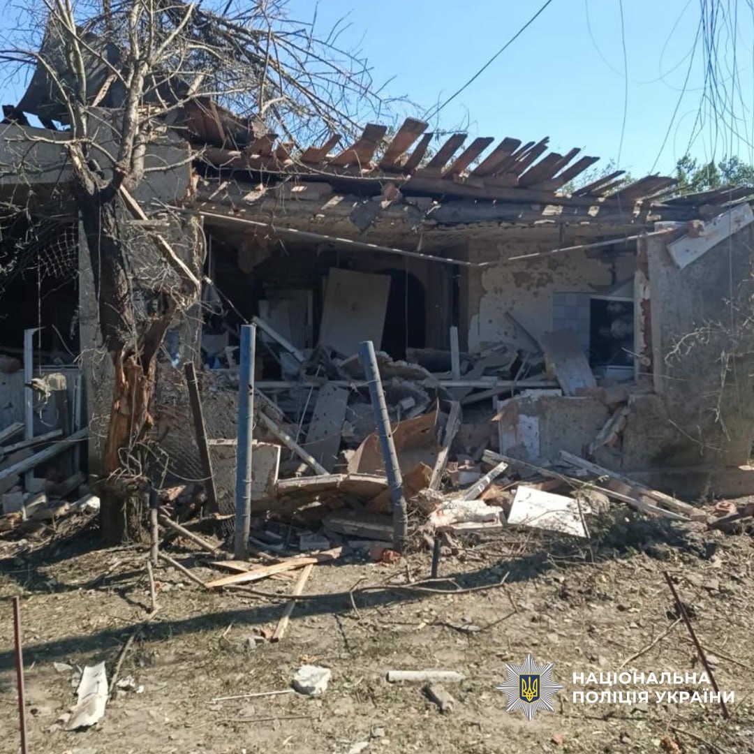 Росія обстріляла Харків і п'ять районів області за добу: поліція показала кадри руйнувань
