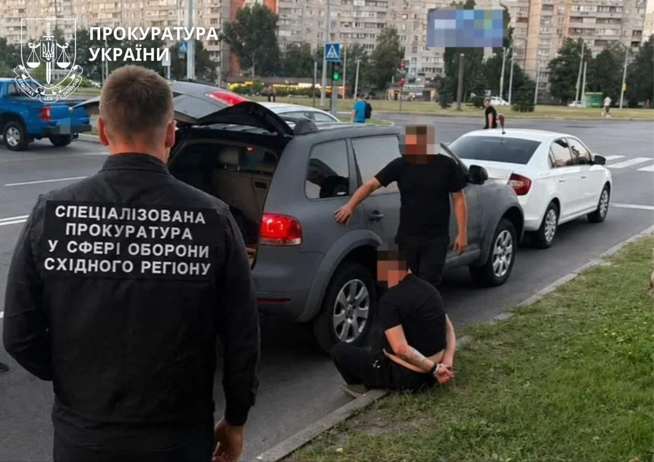 Обіцяв непридатність і виїзд за кордон: у Харкові затримали командира взводу