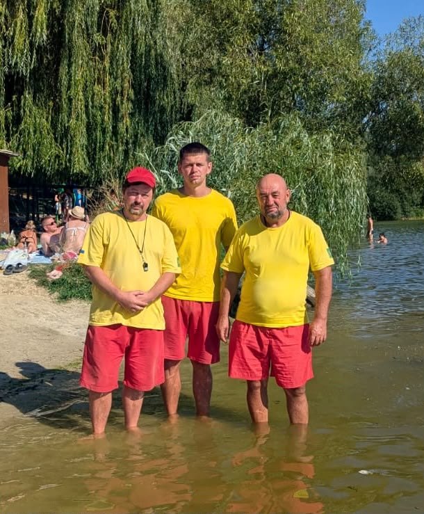 Харківські рятувальники повернули до життя відпочивальника, який тонув