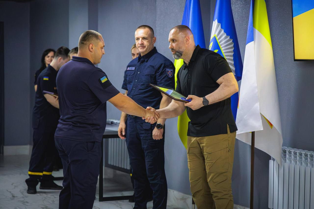 Харківські рятувальники отримали відзнаку Президента "За оборону України"