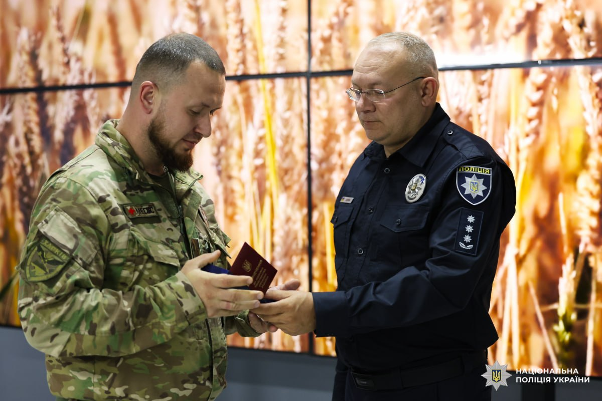На Харківщині родинам загиблих поліцейських вручили нагороди "За оборону України"