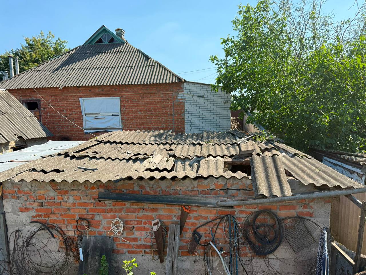 Ворожі дрони атакували будинки цивільних на Харківщині (ФОТОФАКТ)