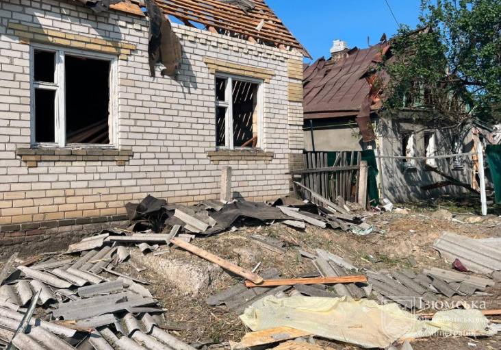 Росіяни вдарили по Ізюму з РСЗО: постраждали двоє людей, серед них дитина