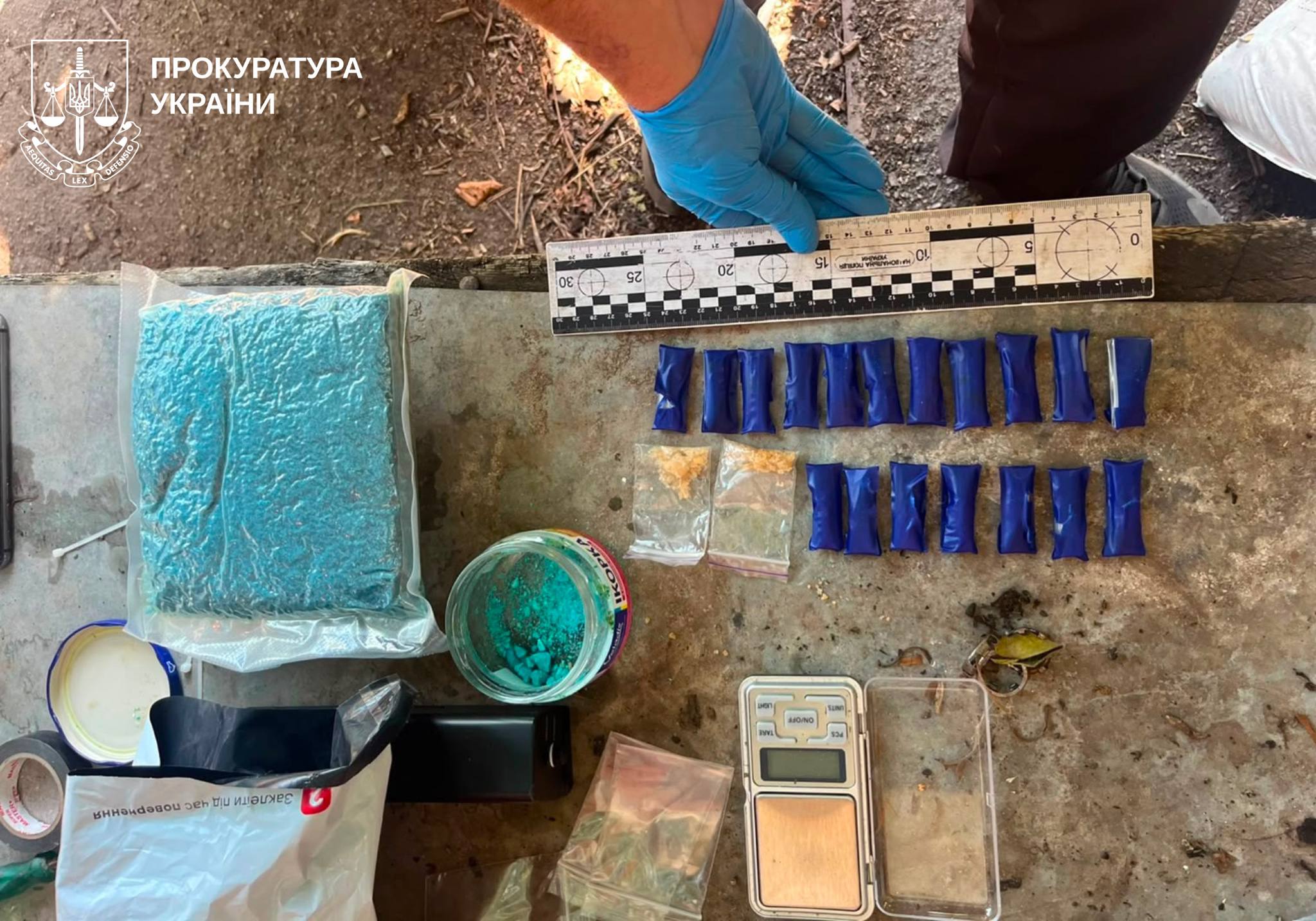 Психотроп під біркою від шкарпеток: на Харківщині викрили схеми збуту наркотиків