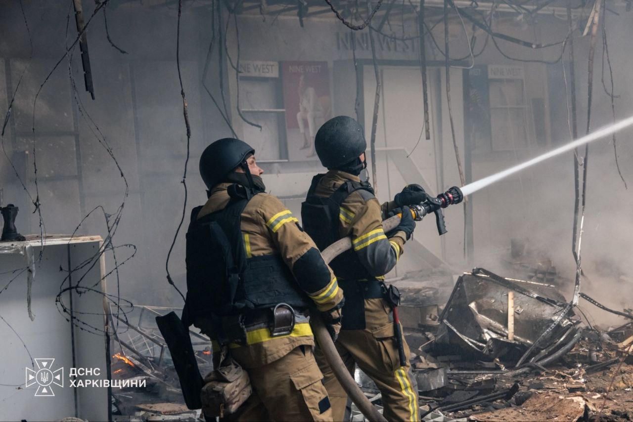 ДСНС показали наслідки удару по торговому центру у Харкові