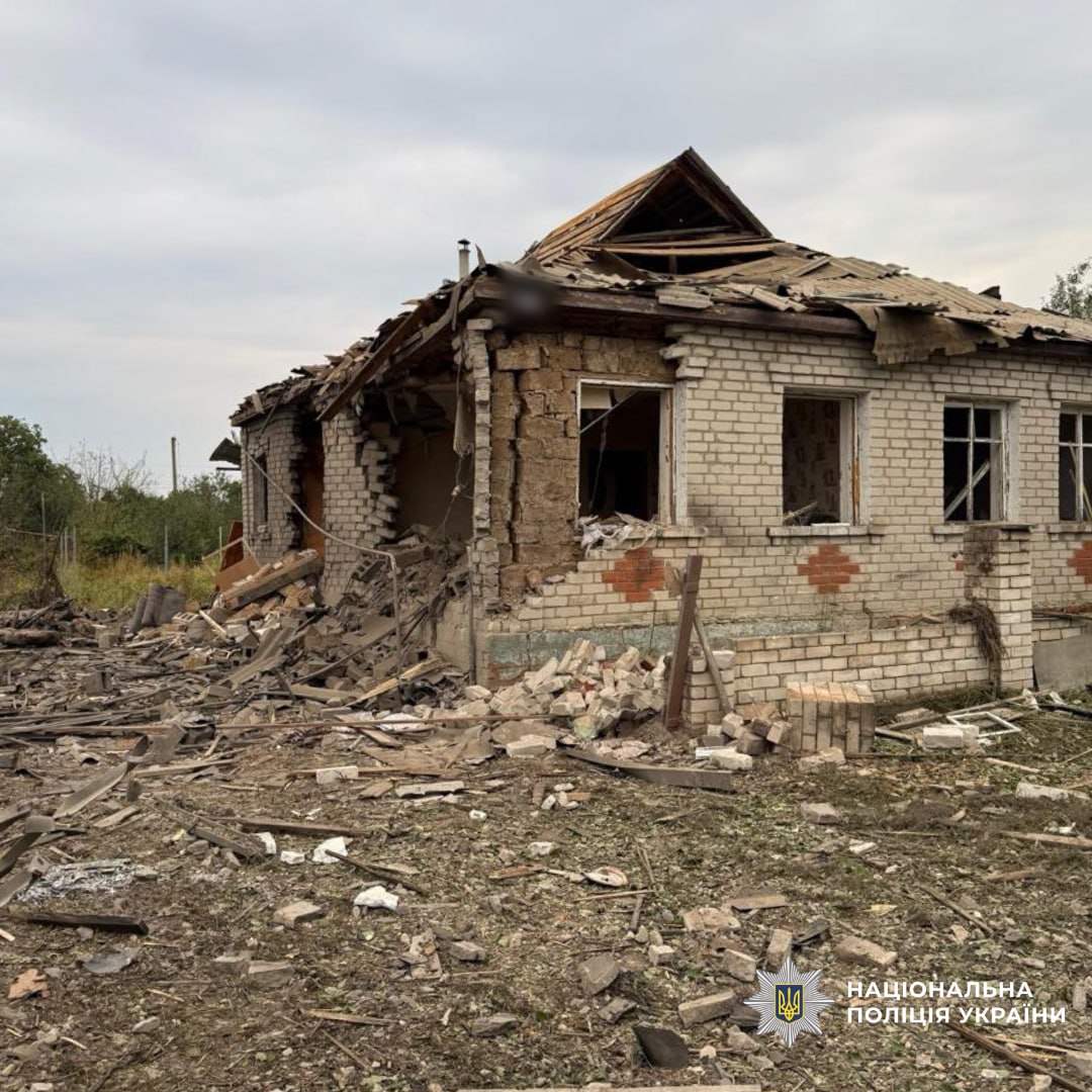 Торговельний центр, житлові будинки і ферма: що росіяни обстріляли на Харківщині за добу