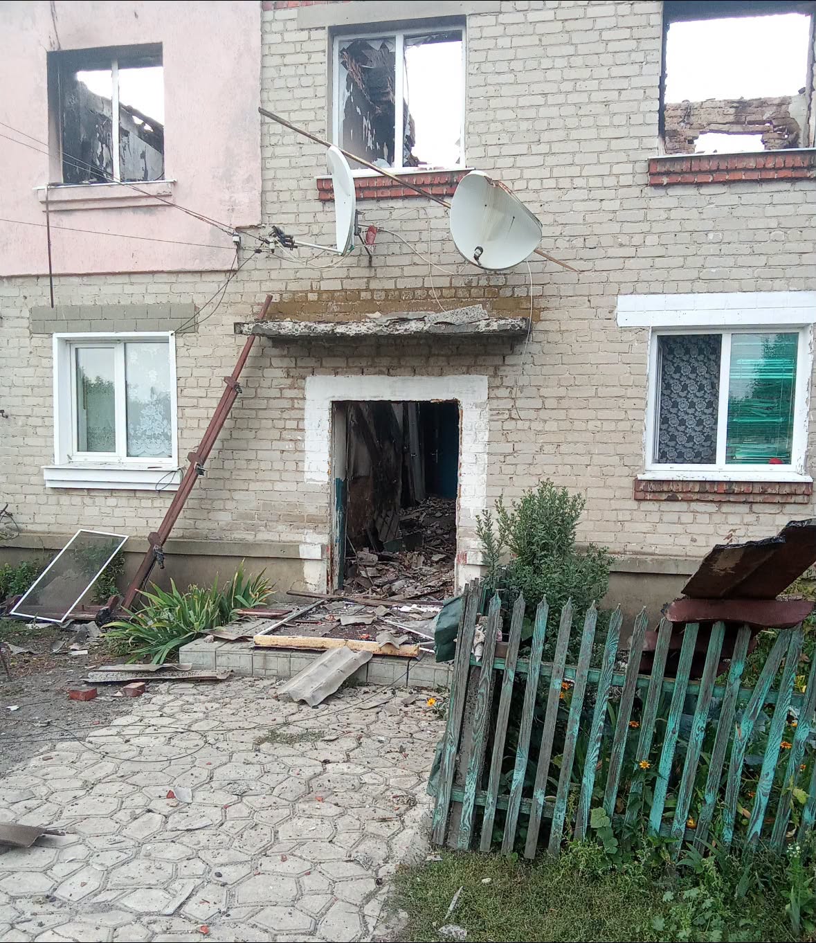 Росіяни вдарили по телевежі на Харківщині: кадри з місця